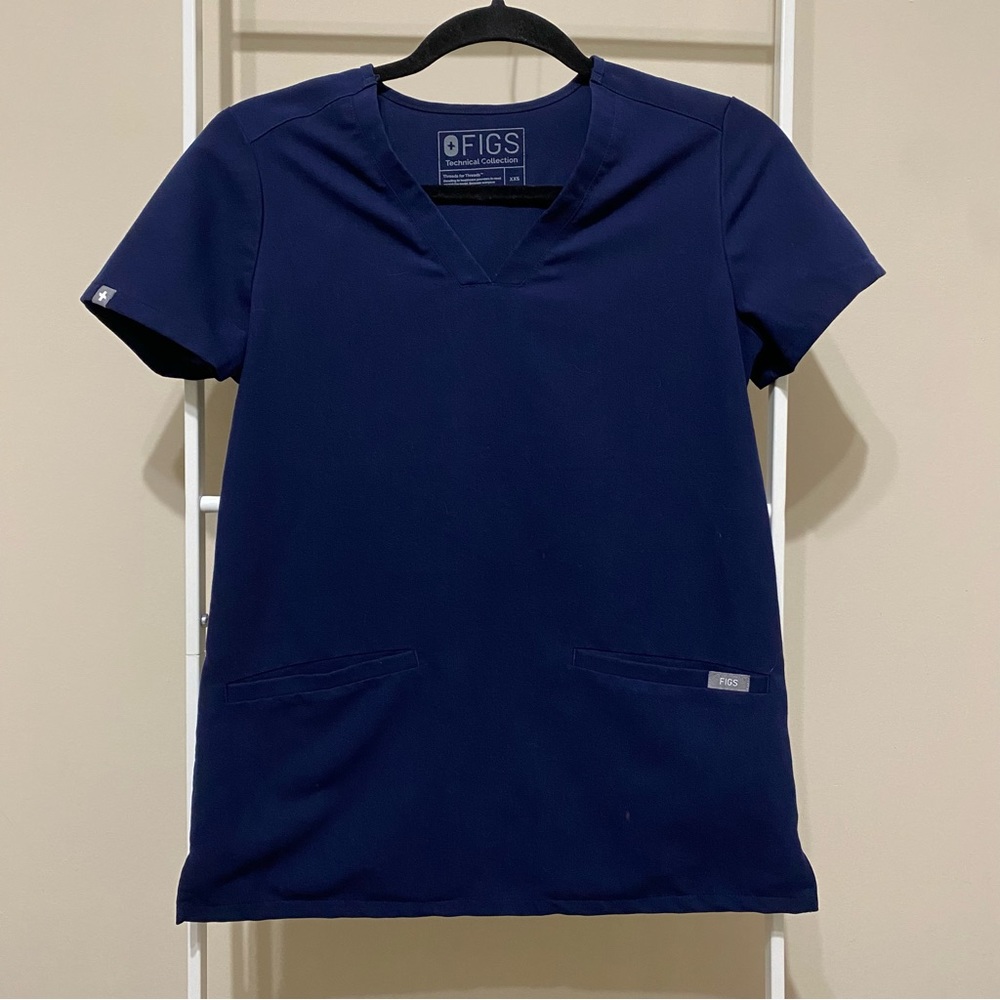 Figs Casma Three Pocket Scrub Top Navy Blue